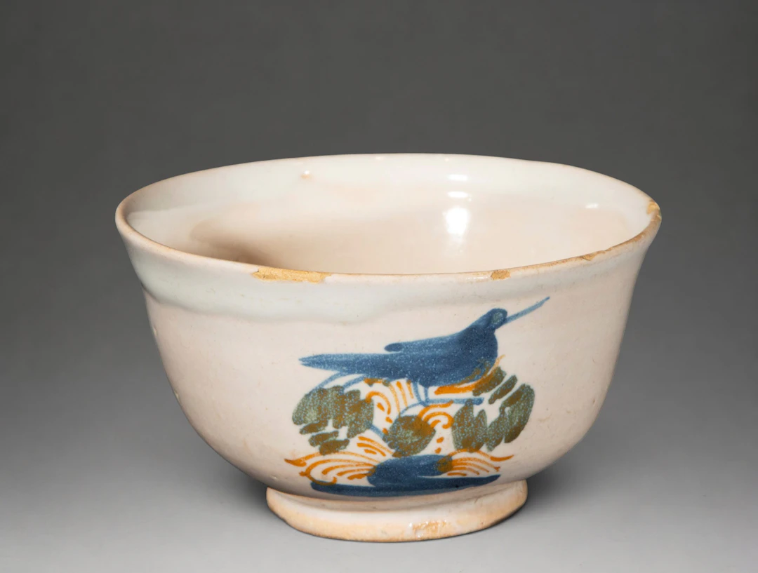 MANISES CERAMICS - Bowl with polychrome bird decoration