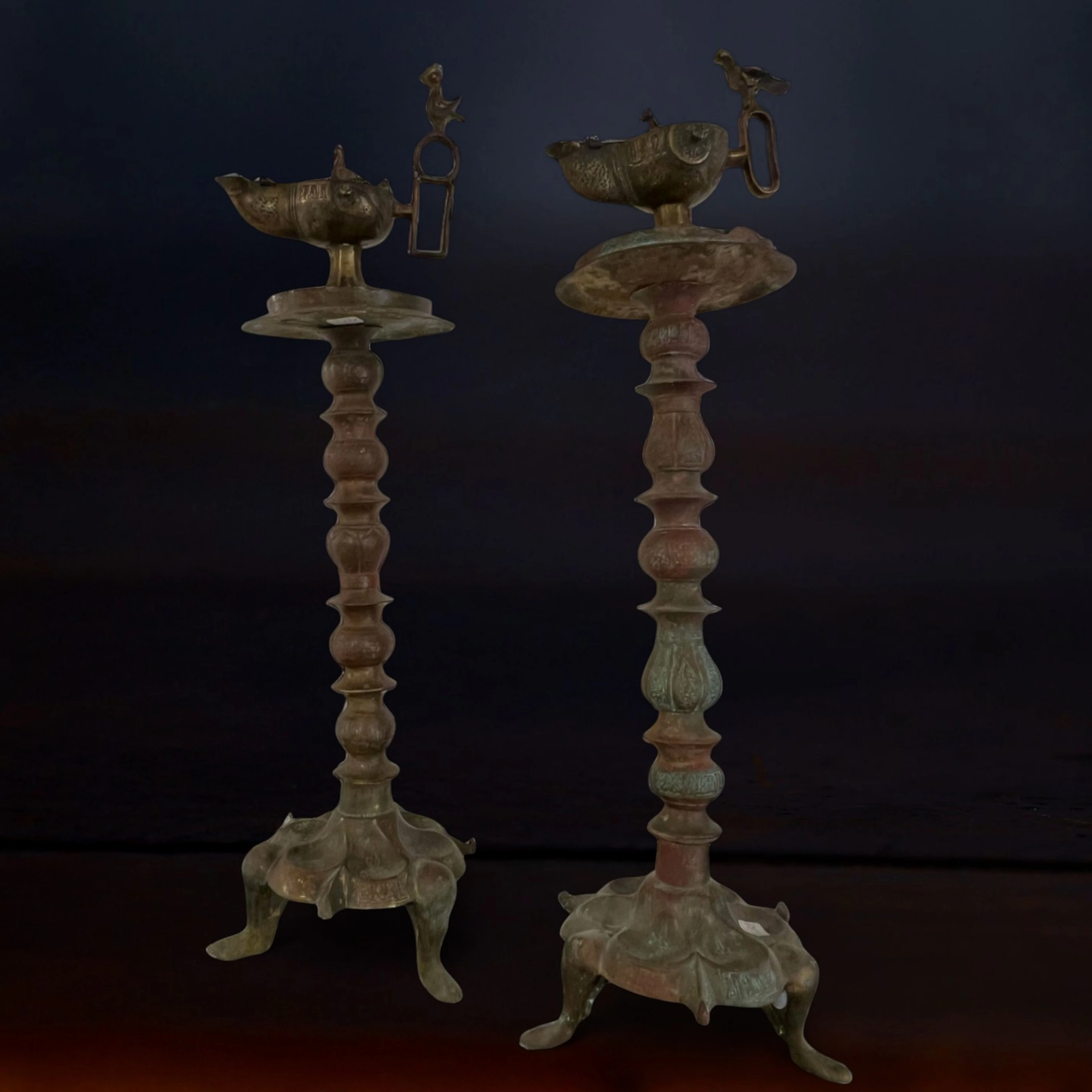 Exceptional pair of Umayyad Islamic candlesticks "Ummayad" in bronze