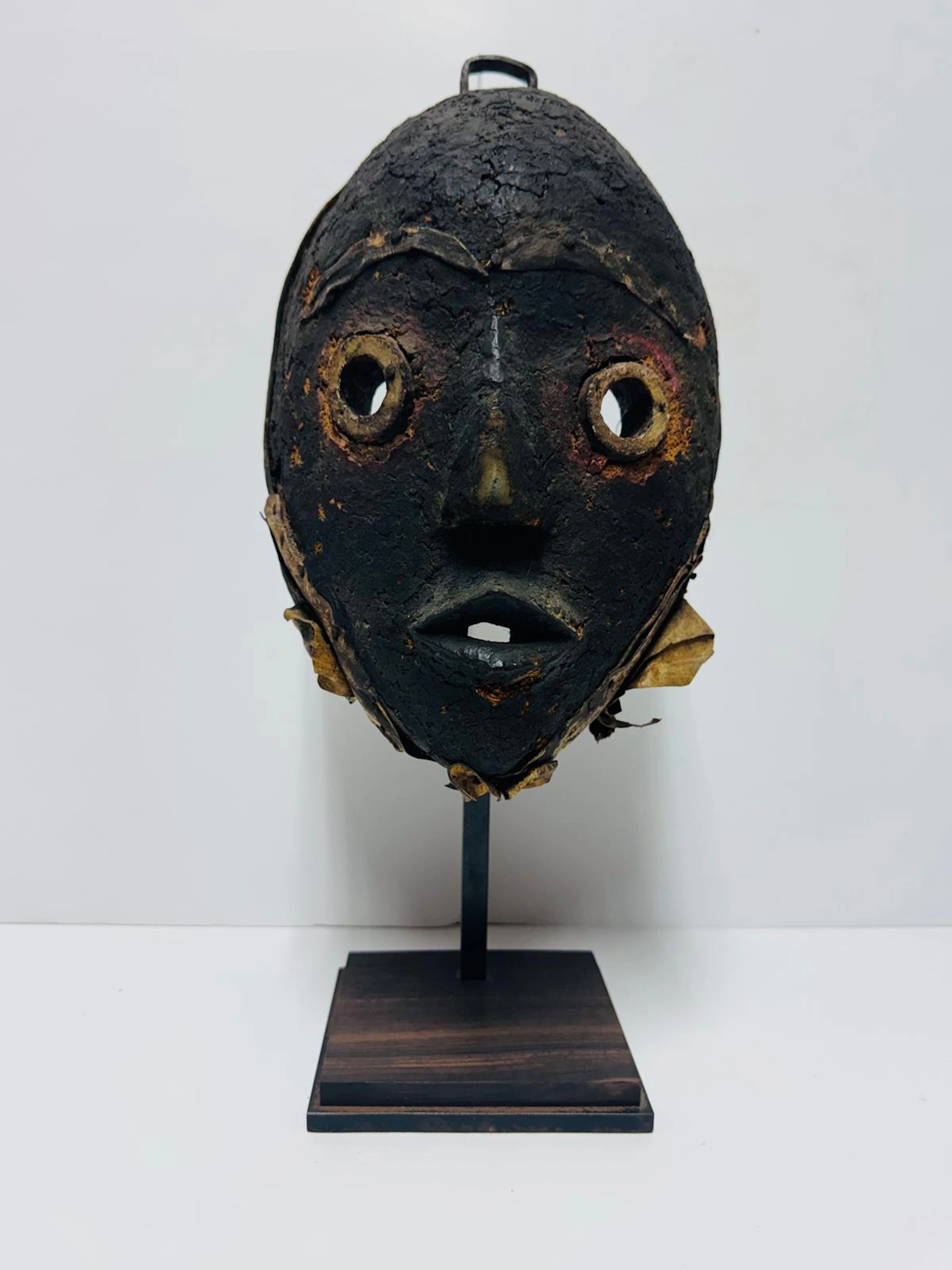 ANTIQUE AFRICAN MASK FROM THE IVORY COAST, EARLY 19TH CENTURY