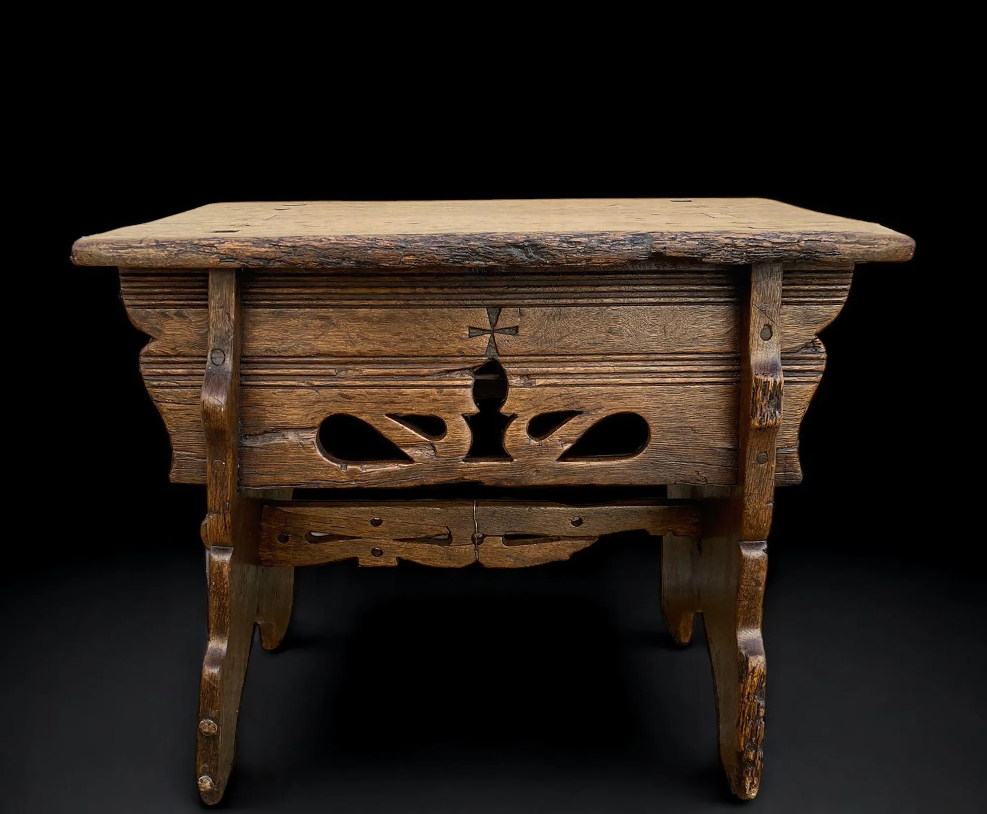 Queen Mary Rack Bench Rare Tudor Bench from Monastery 16th English Queen Mary Period | Barnebys