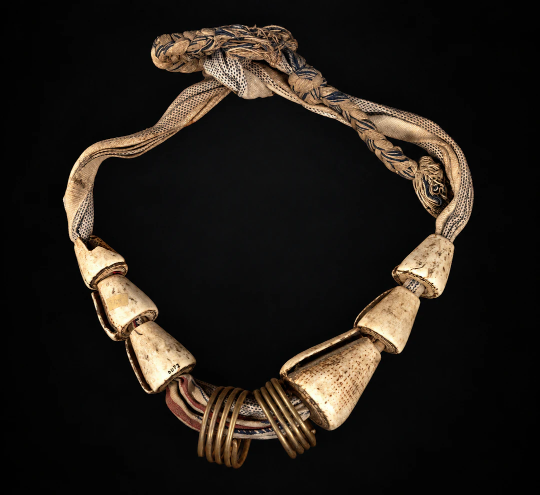 Decorative Large Filipino Seashell Necklace 180cm, 19th-20th Century