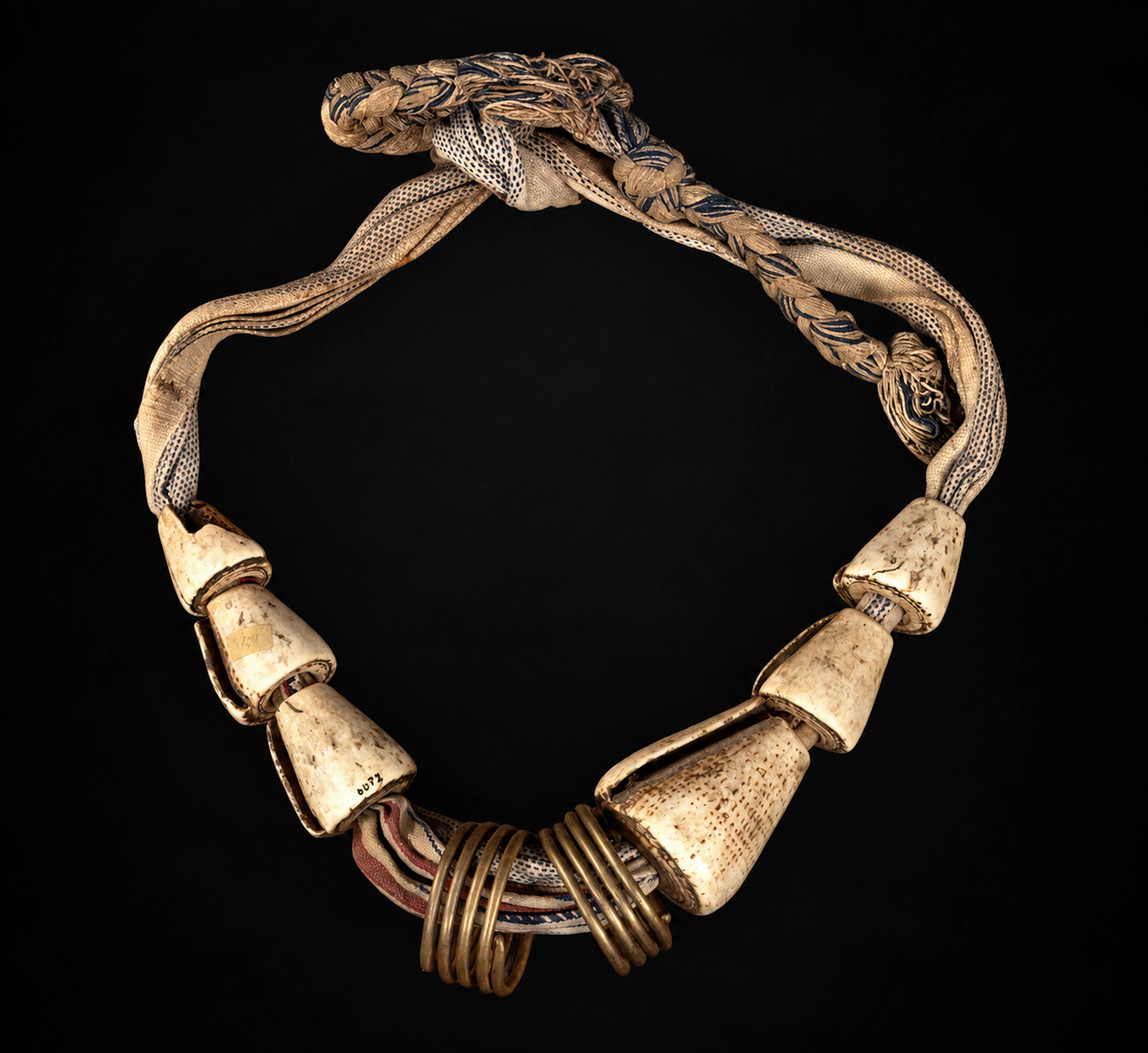Decorative Large Filipino Seashell Necklace 180cm, 19th-20th Century