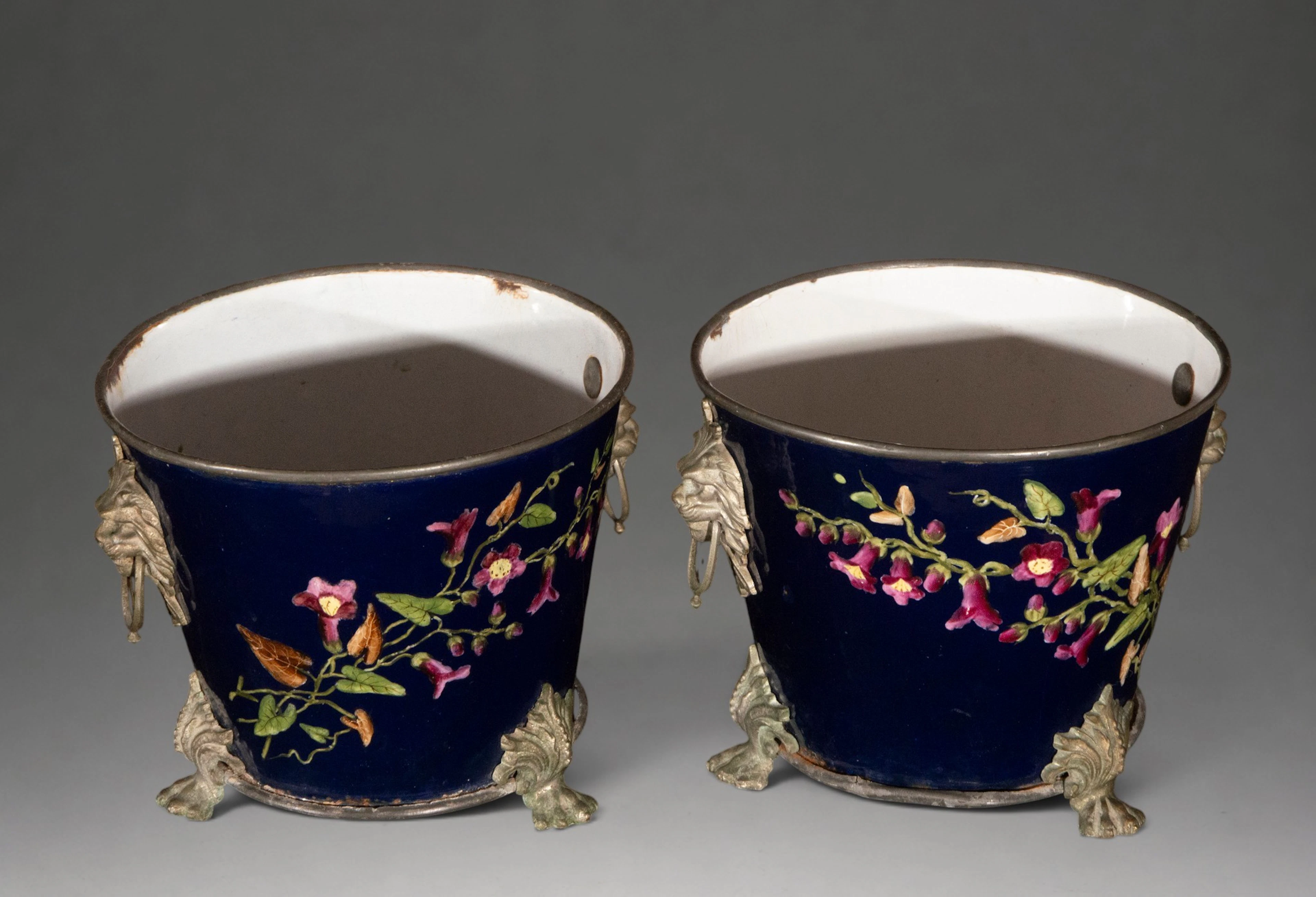 Pair of French jardinières with bronze mounts – France, Empire style