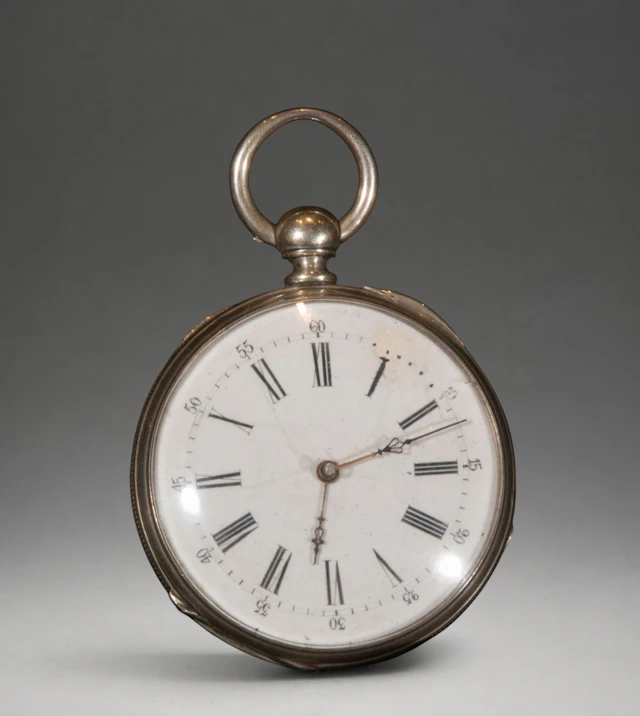 Pocket watch with white dial and subsidiary seconds hand