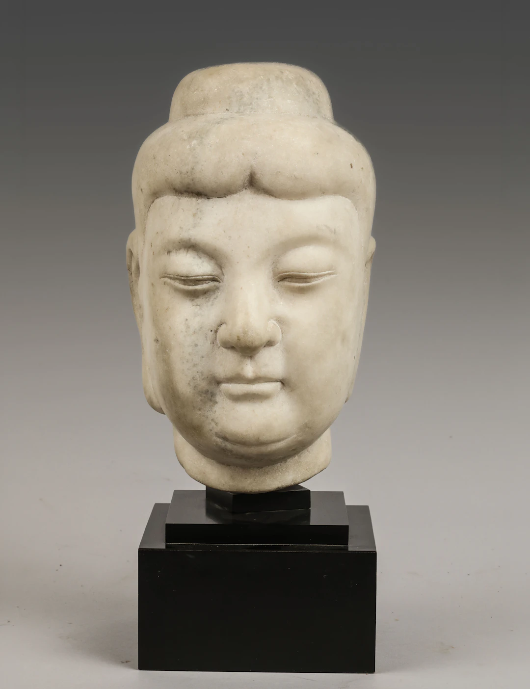 Exceptional and Large Chinese Buddha Head in marble, 19th century?