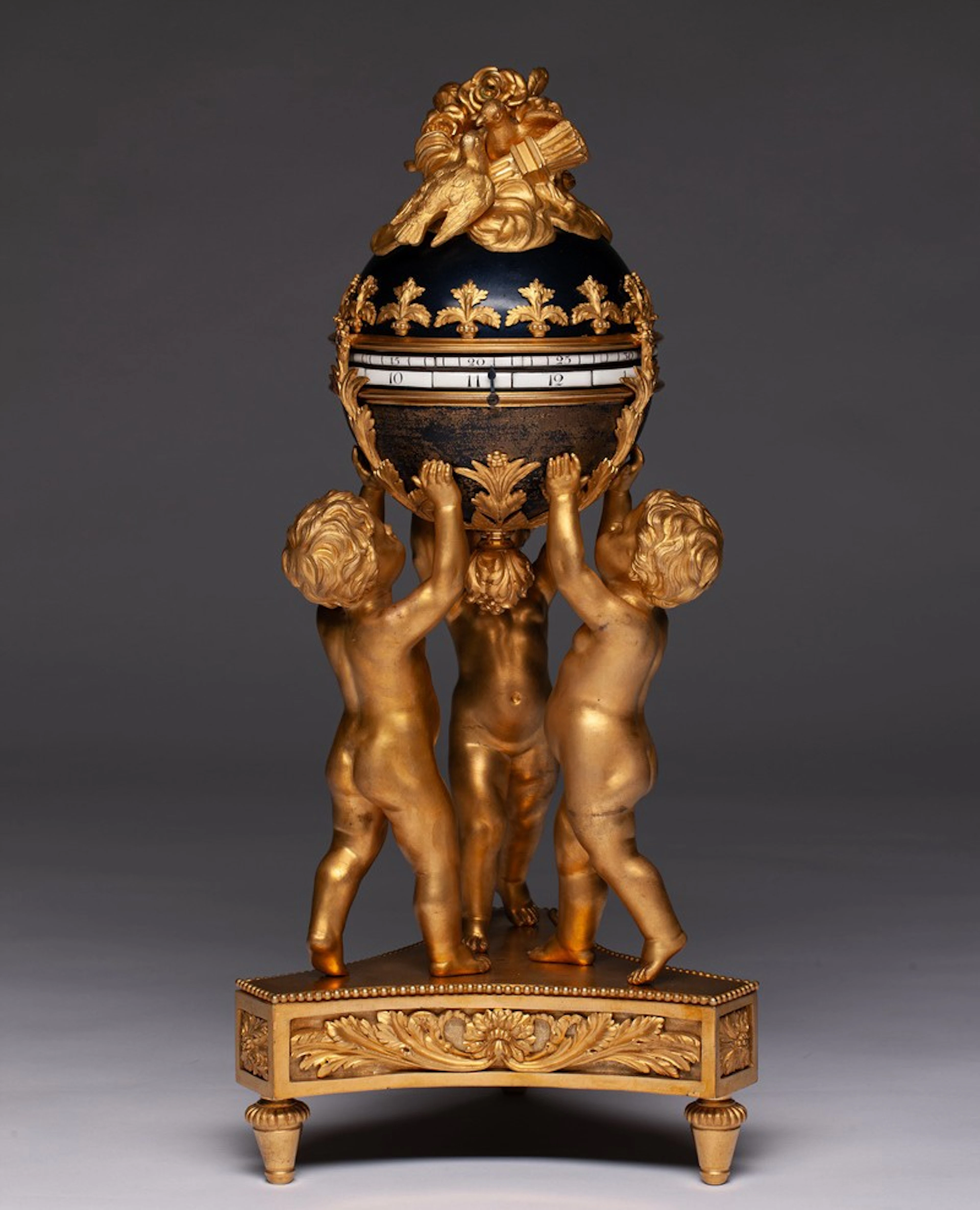 Napoleon III style mantel clock in gilt bronze with rotating dial