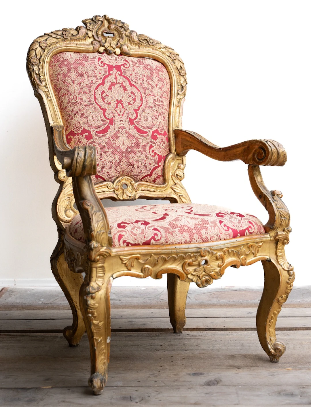 Roman Baroque armchair in carved and gilded wood, late 17th century