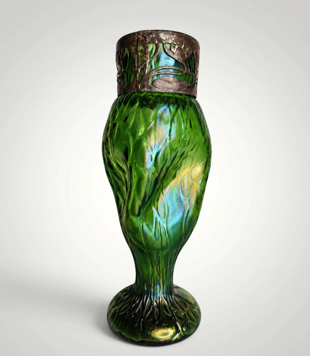 Exquisite Art Nouveau vase attributed to Wilhelm Kralik Sohn, circa 1905