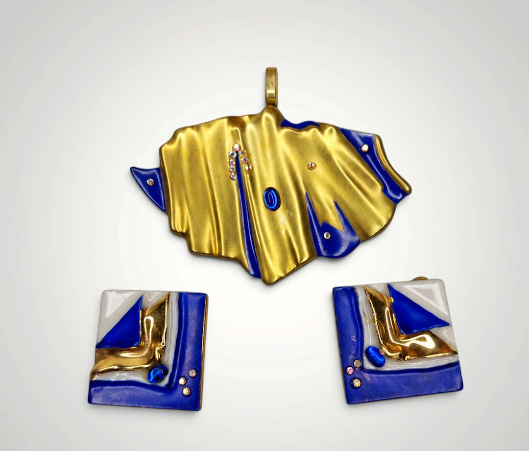 Porcelain pendant by Hutschenreuther Germany Kunst 1814 – gold and