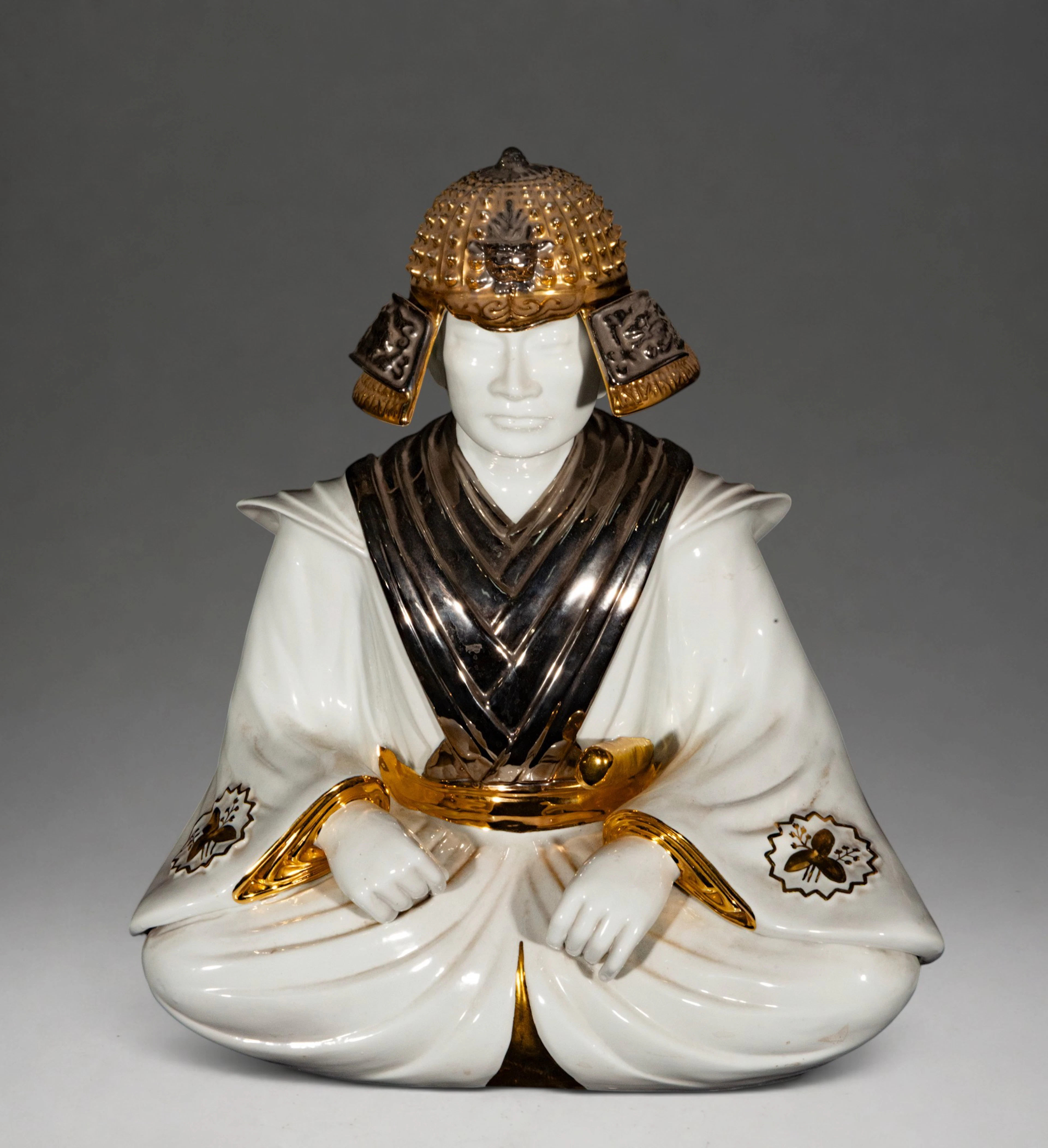Porcelain clock with samurai figure – Italian School – 20th century