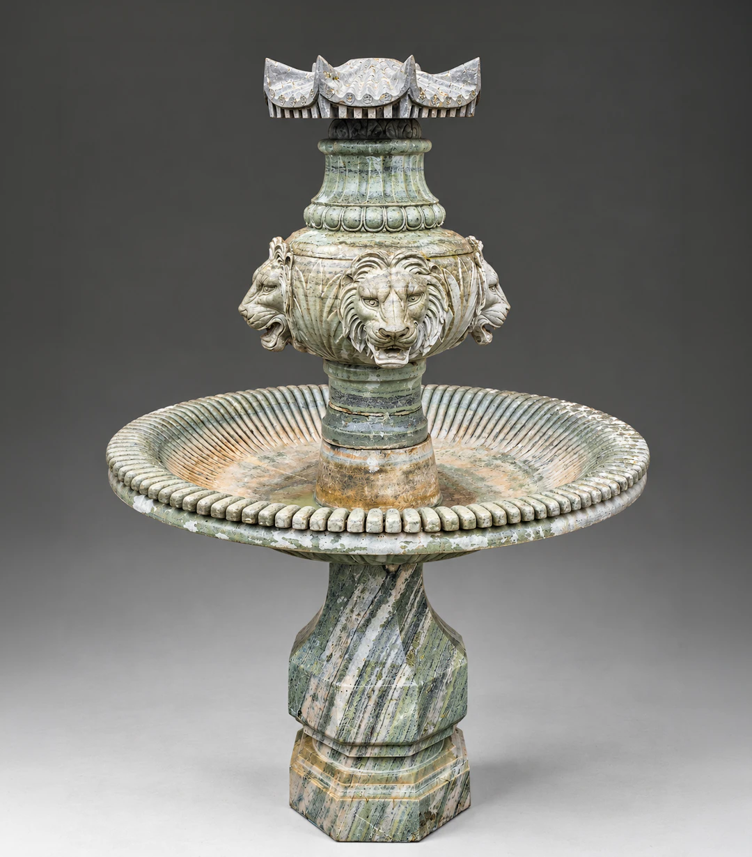 GARDEN FOUNTAIN IN GREEN MARBLE, 20TH CENTURY