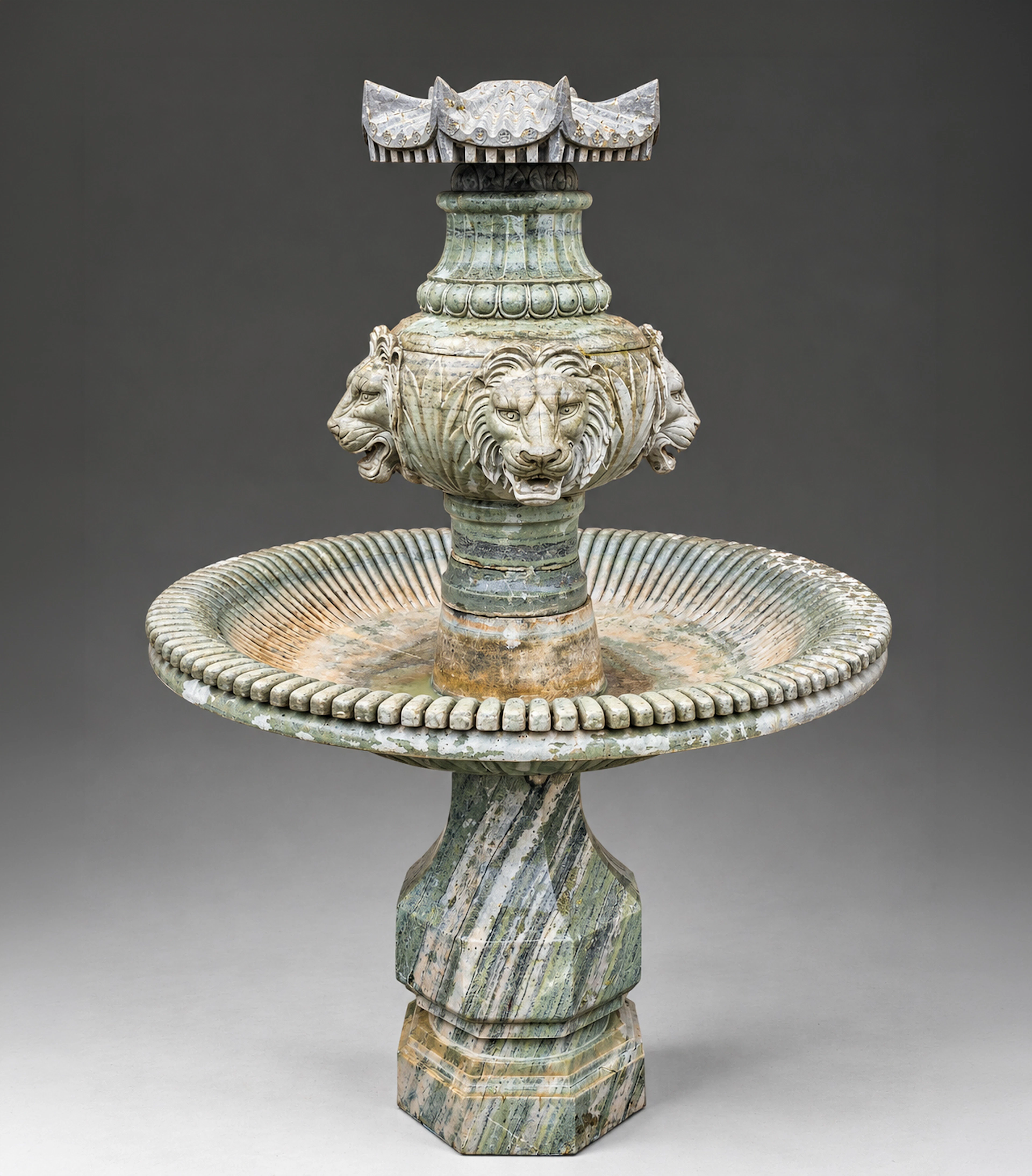 GARDEN FOUNTAIN IN GREEN MARBLE, 20TH CENTURY