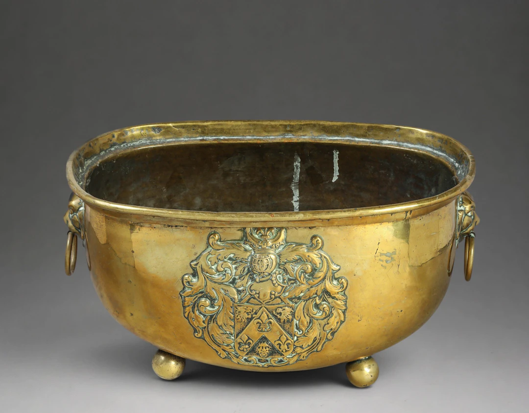 Beautiful late 17th century brass planter with a noble coat of arms, France