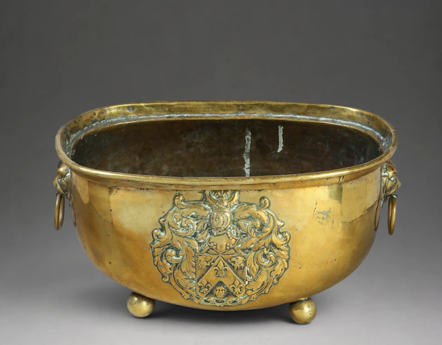 Beautiful late 17th century brass planter with a noble coat of arms, France