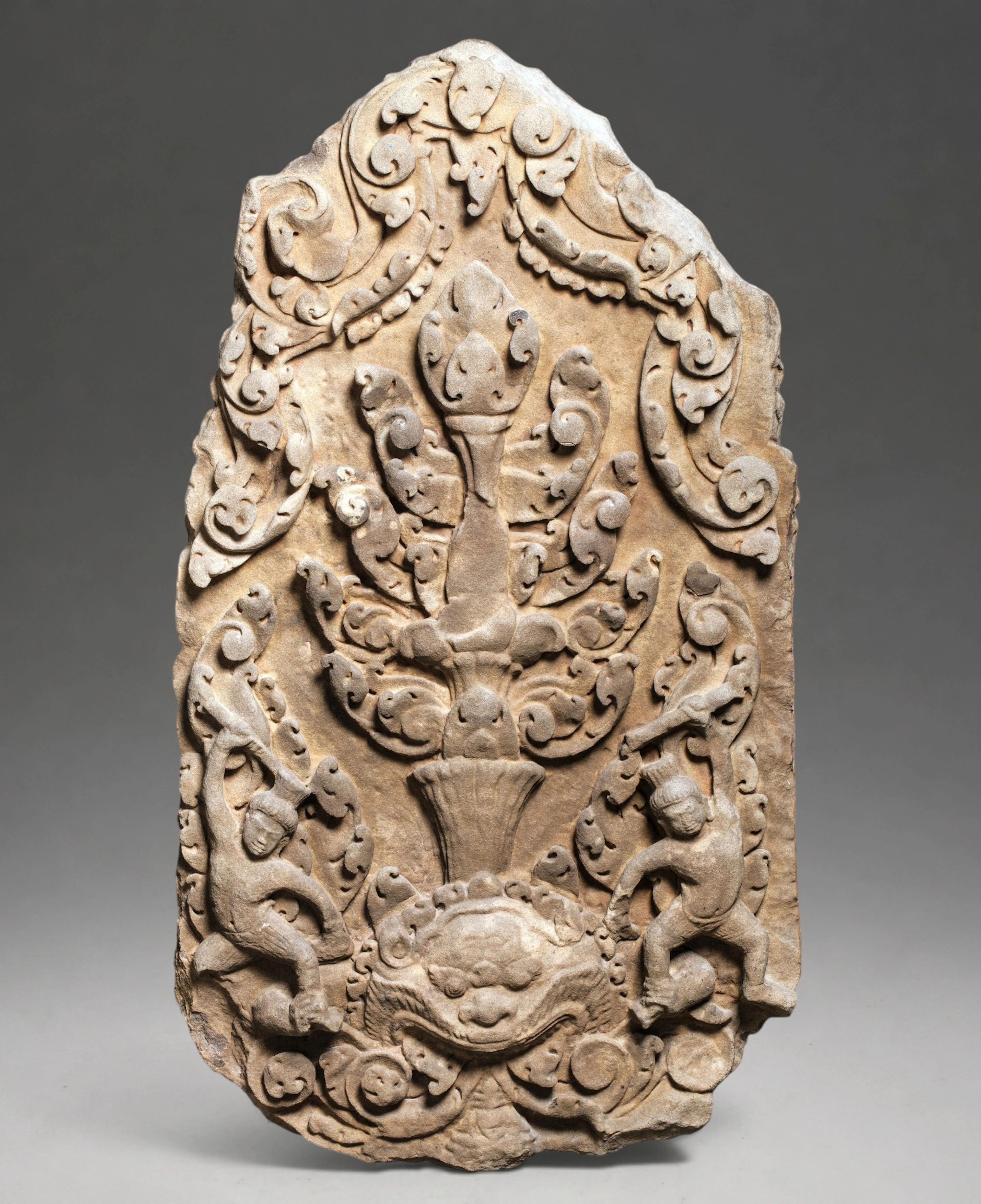 Exceptional Temple Frieze in carved stone - Khmer, Cambodia, 11th century