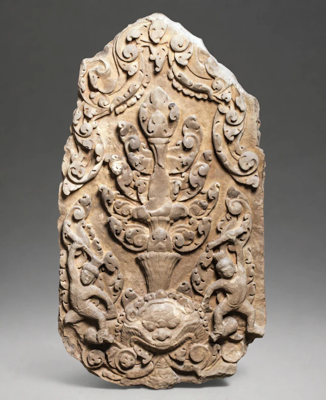 Exceptional Temple Frieze in carved stone - Khmer, Cambodia, 11th century