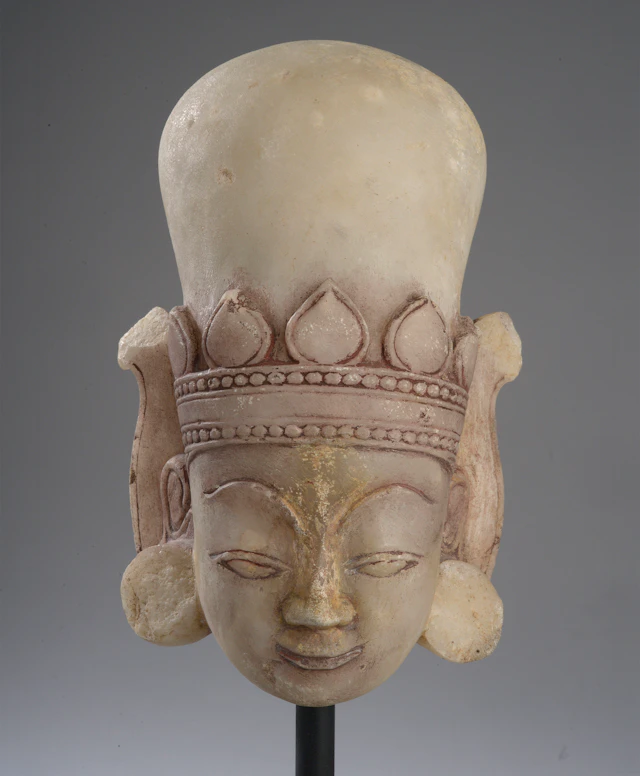 Buddha head in white marble. Burma, Shan State Kingdom, 18th century