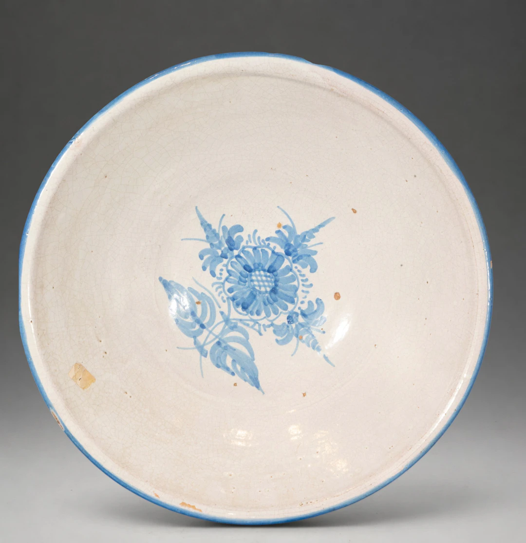 MANISES CERAMICS - Ceramic bowl with floral decoration in blue
