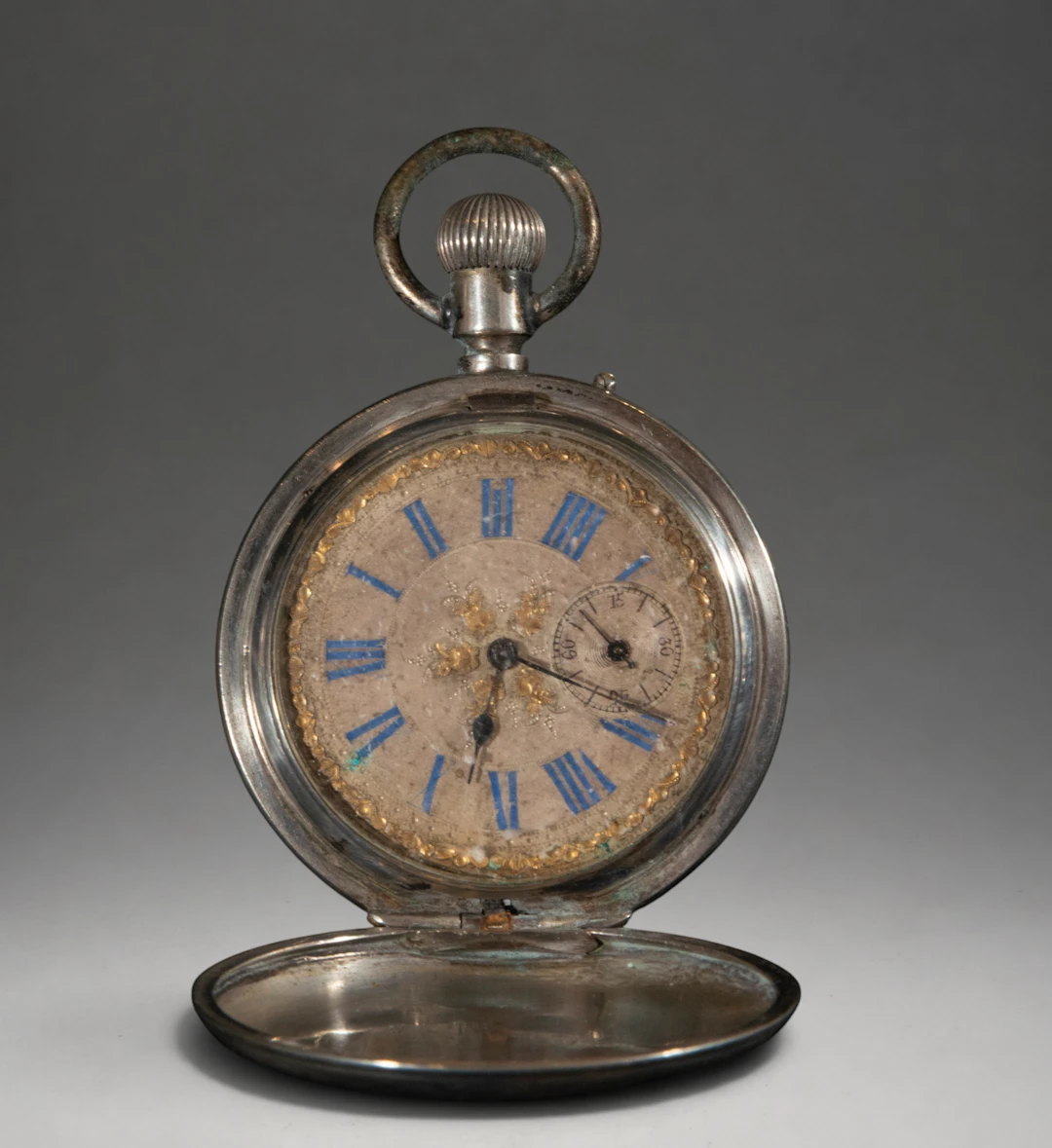 Pocket watch with gold dial and hinged cover