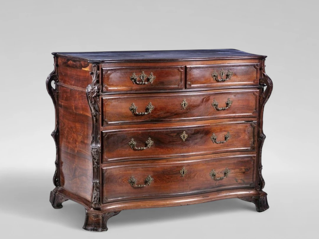 Portuguese chest of drawers in rosewood wood, Portuguese School, 18th Century