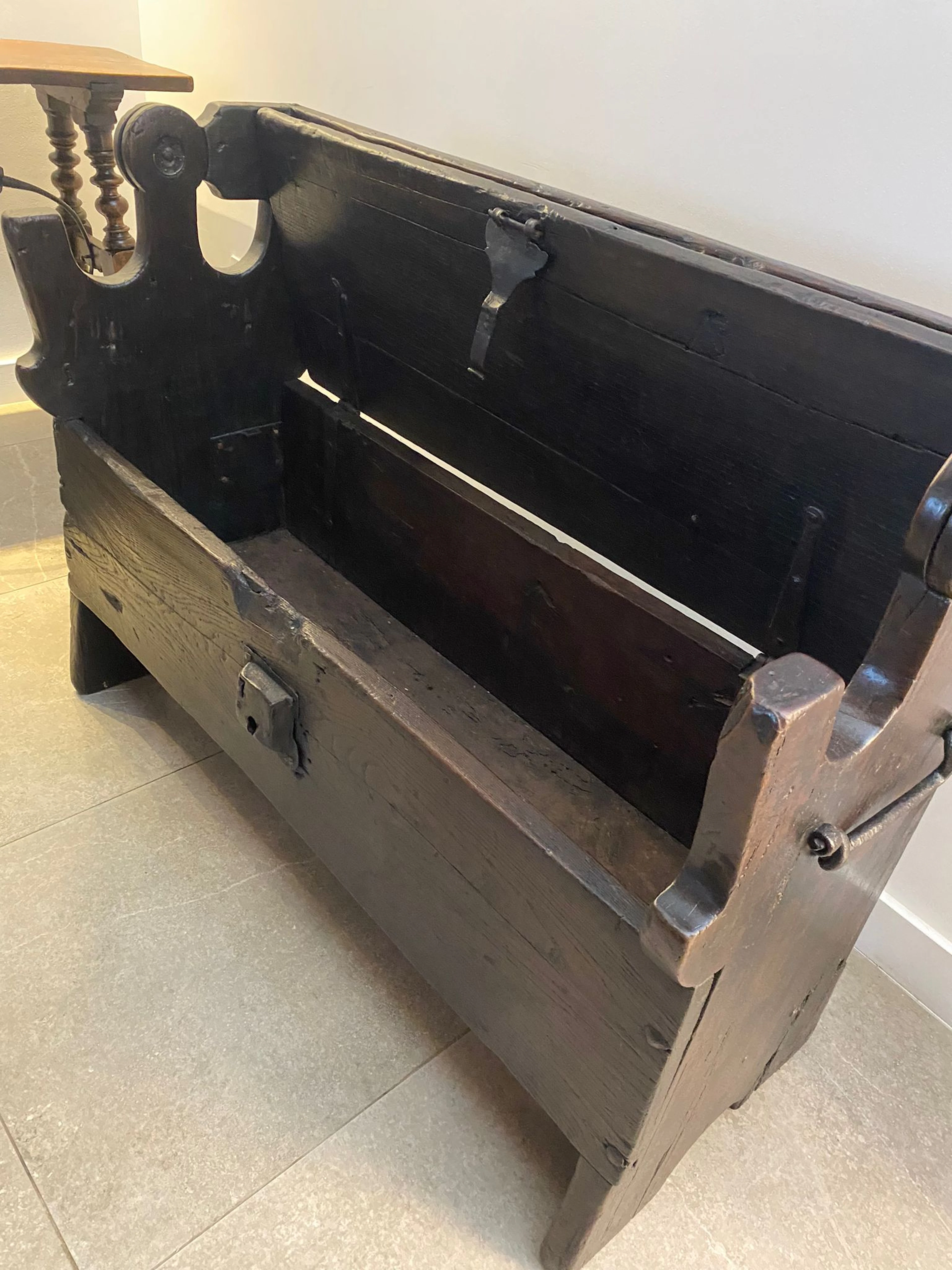 Important English Queen Mary Tudor Coffin Safe Bench from English