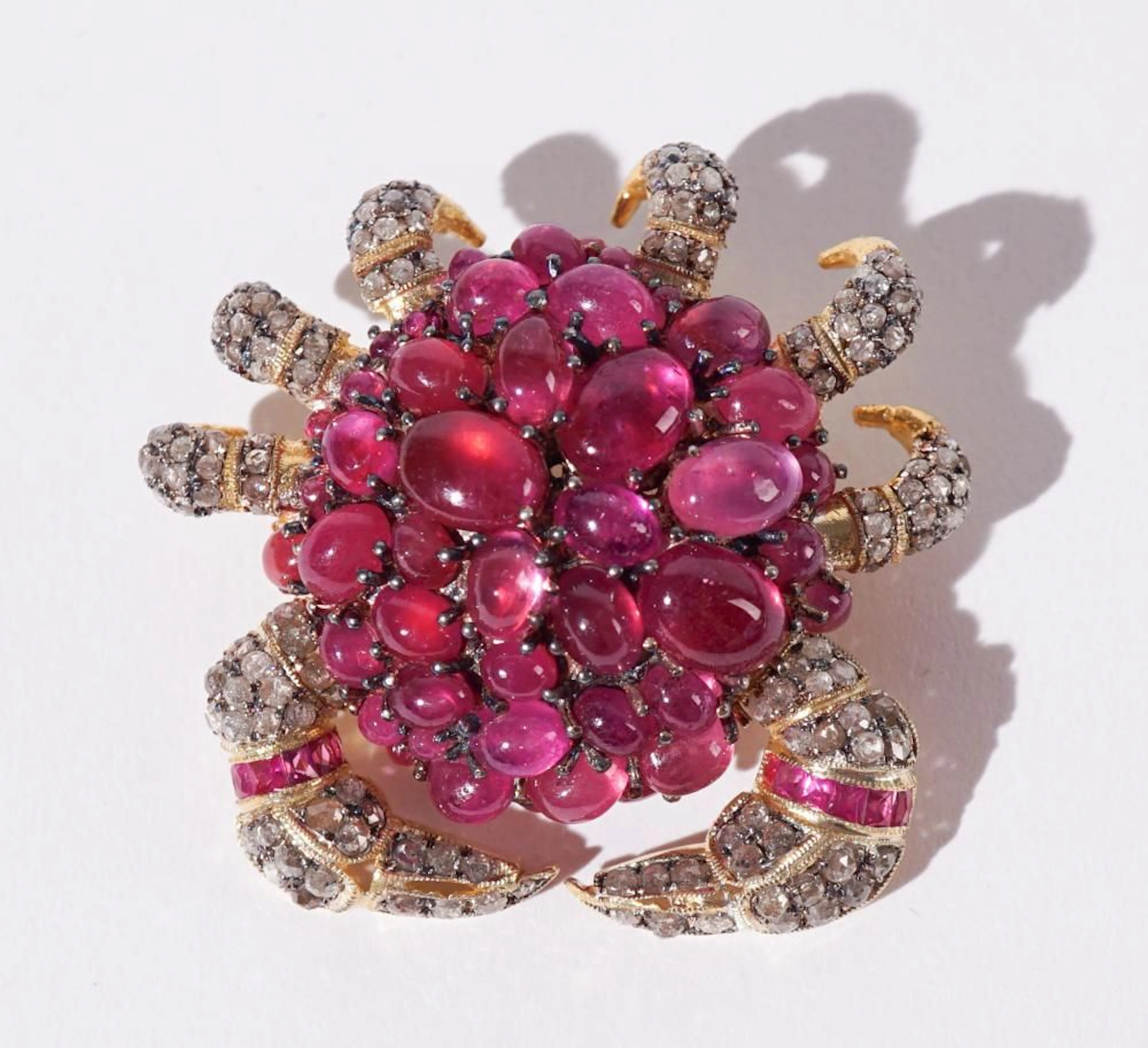 Brooch with treated natural rubies of approx. 6.50 ct, square cut
