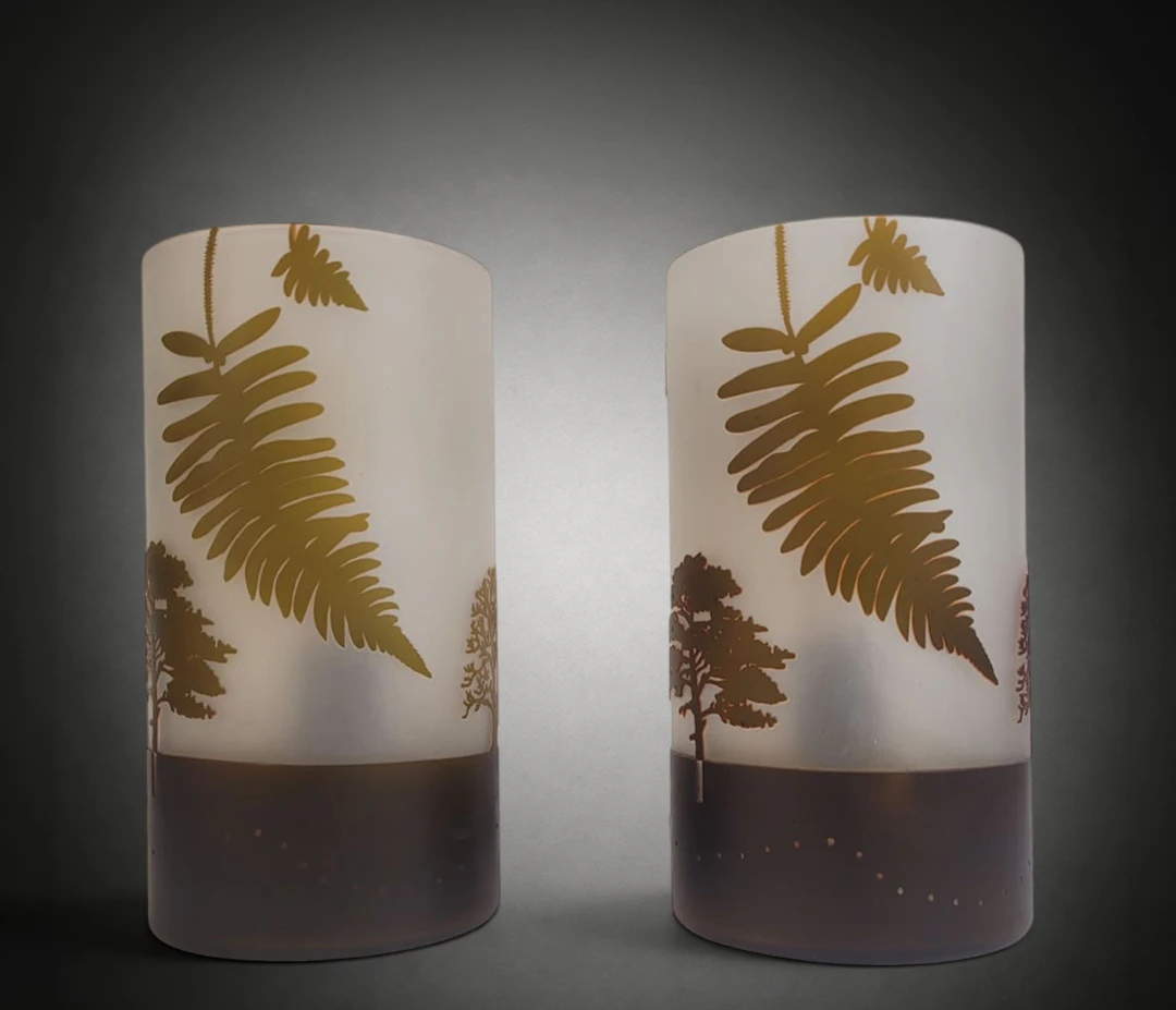 PAIR OF TABLE LAMPS, BENT AND ACID-ETCHED GLASS, SIGNED FJ, 70'S – FRANCE