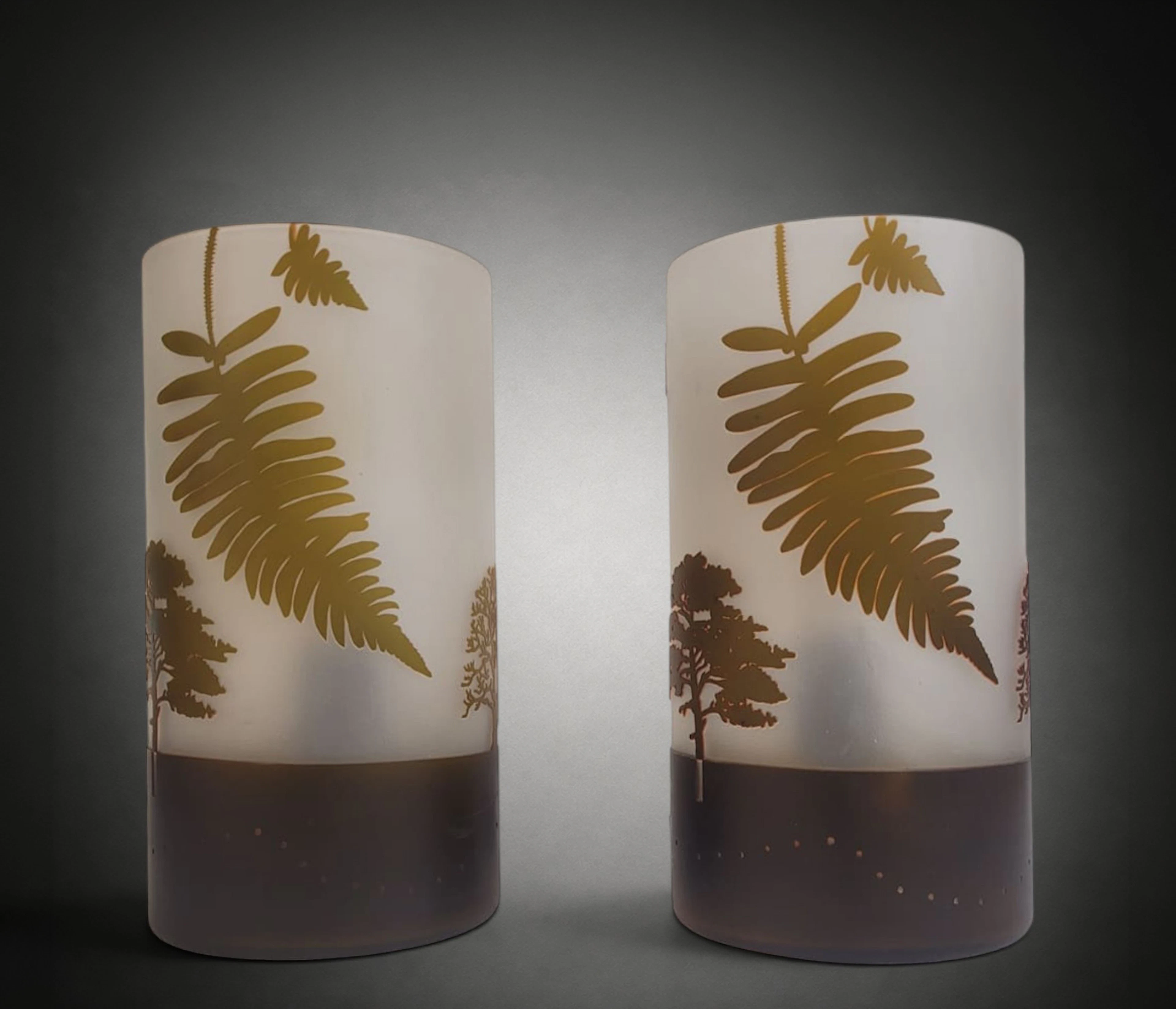 PAIR OF TABLE LAMPS, BENT AND ACID-ETCHED GLASS, SIGNED FJ, 70'S – FRANCE