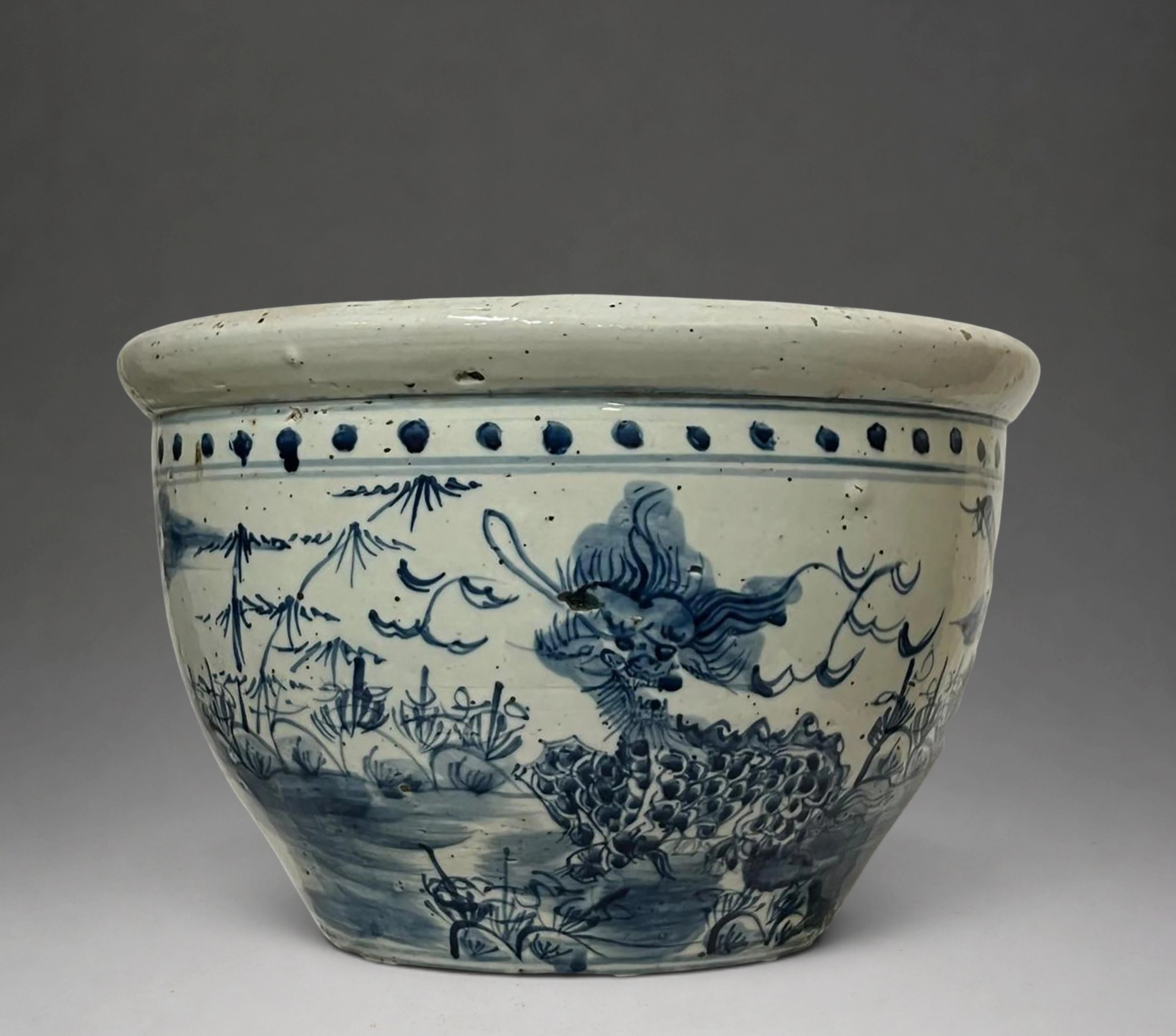 Chinese Ming-style fishbowl, 19th century, in blue porcelain
