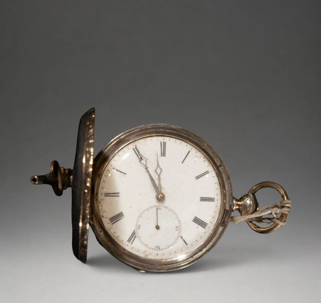 Pocket watch with hinged cover and white dial