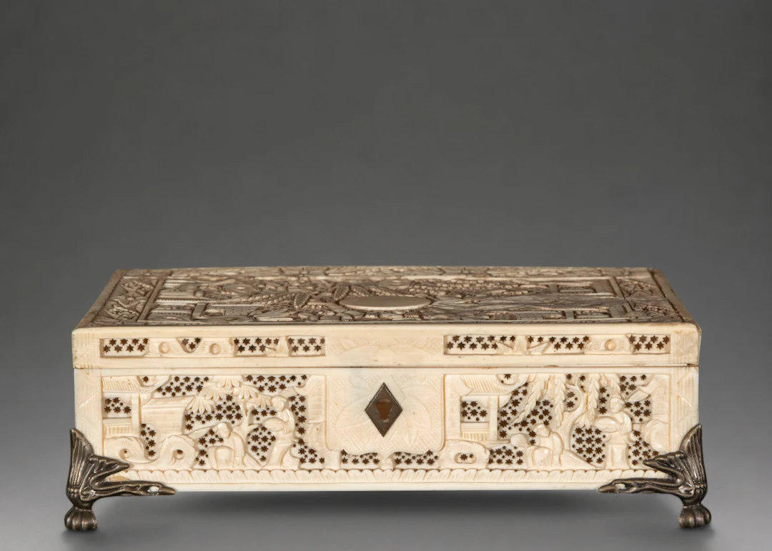 Cantonese ivory box carved with scenes of figures – China – 19th century