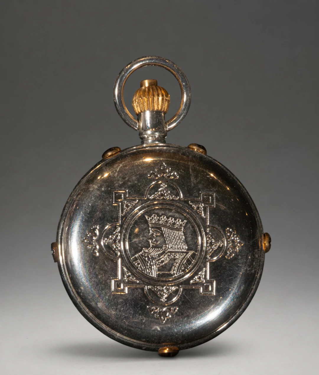 Pocket watch with lid engraved with ornamental motifs