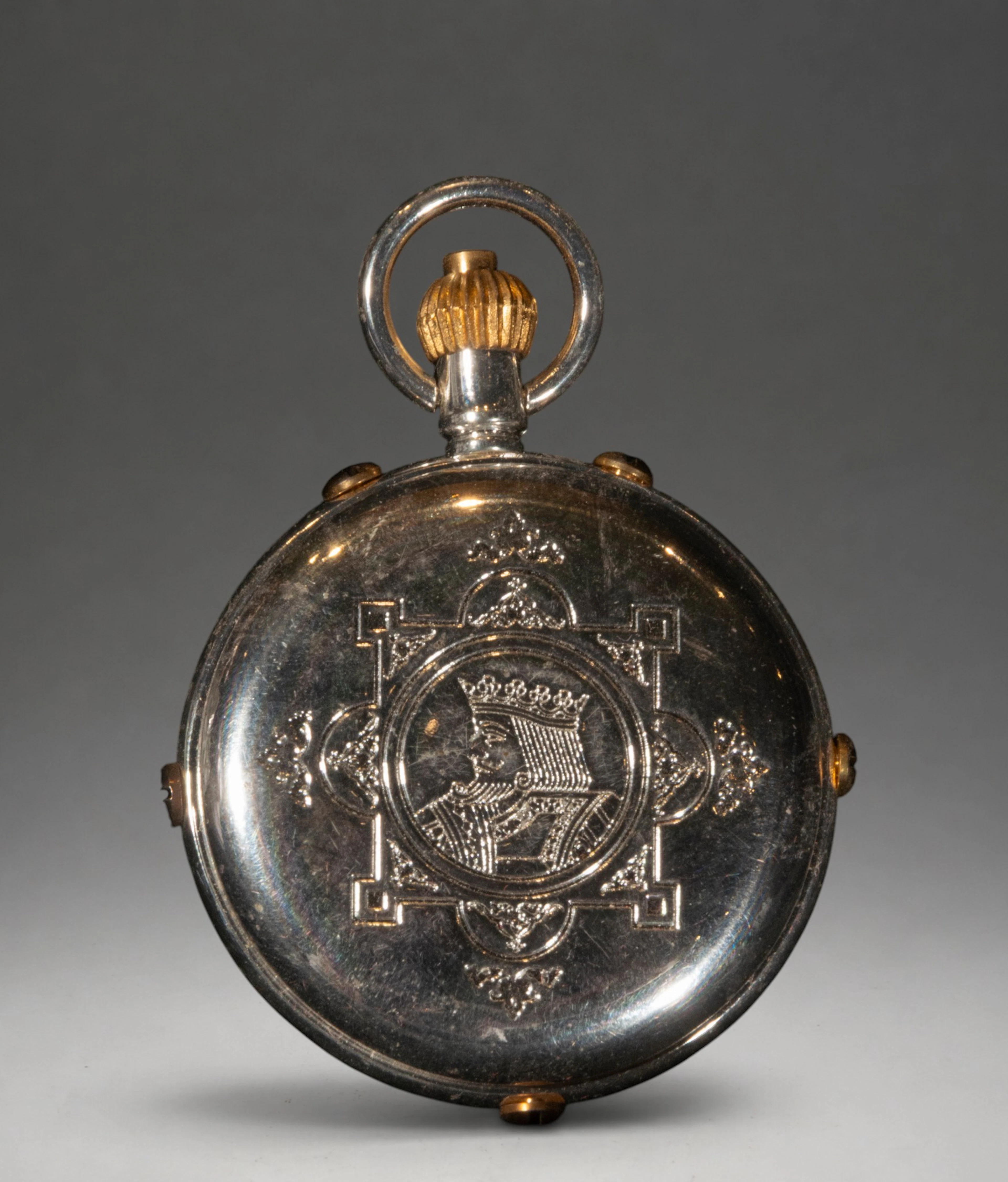 Pocket watch with lid engraved with ornamental motifs