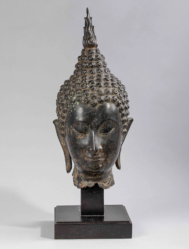 Large and decorative Buddha head - Bronze. Thailand, Kingdom of Sukkothai