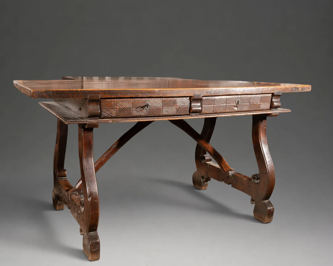 Walnut table with four drawers – 16th century