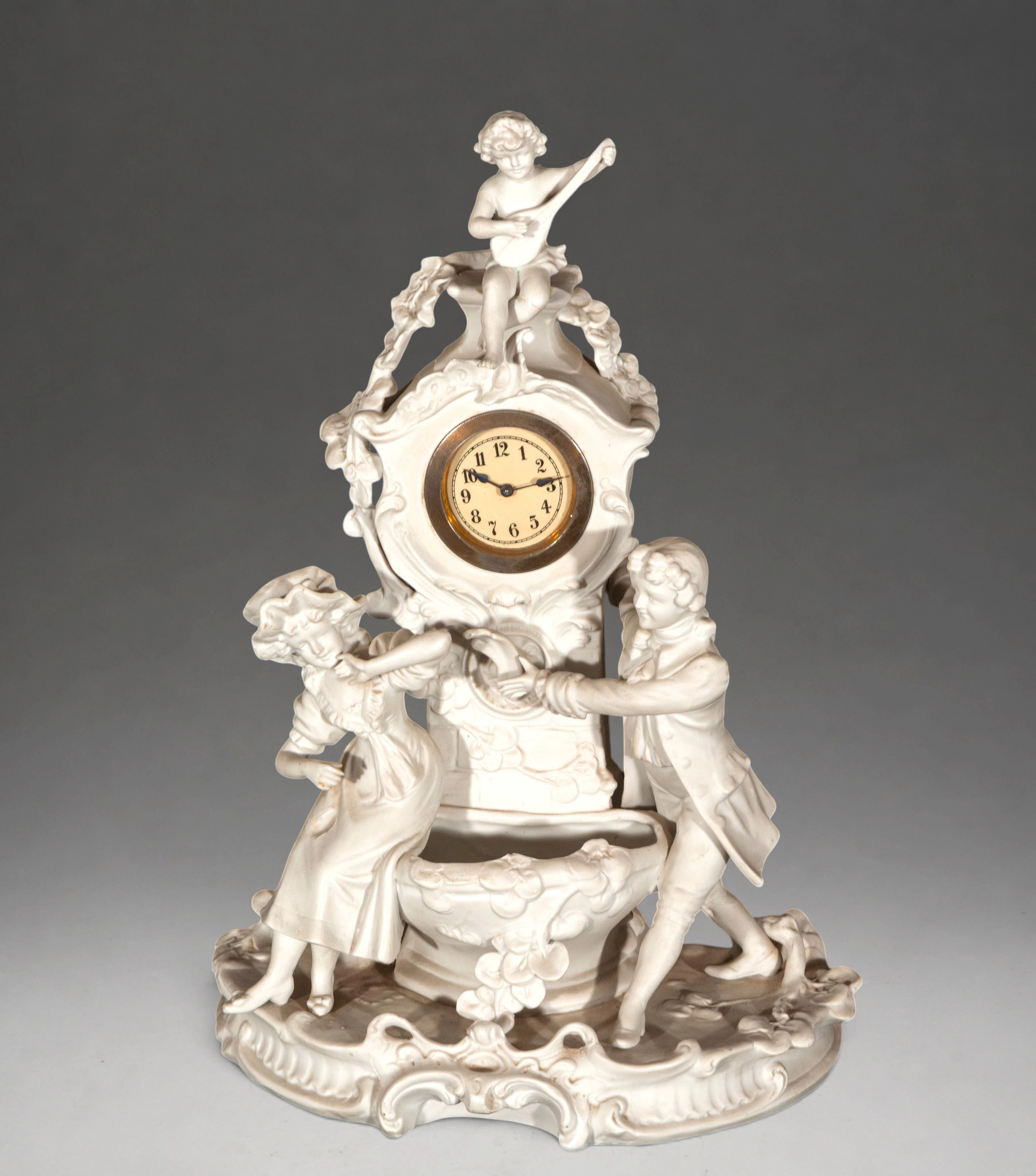 Table clock with biscuit figurines – French School – 19th century
