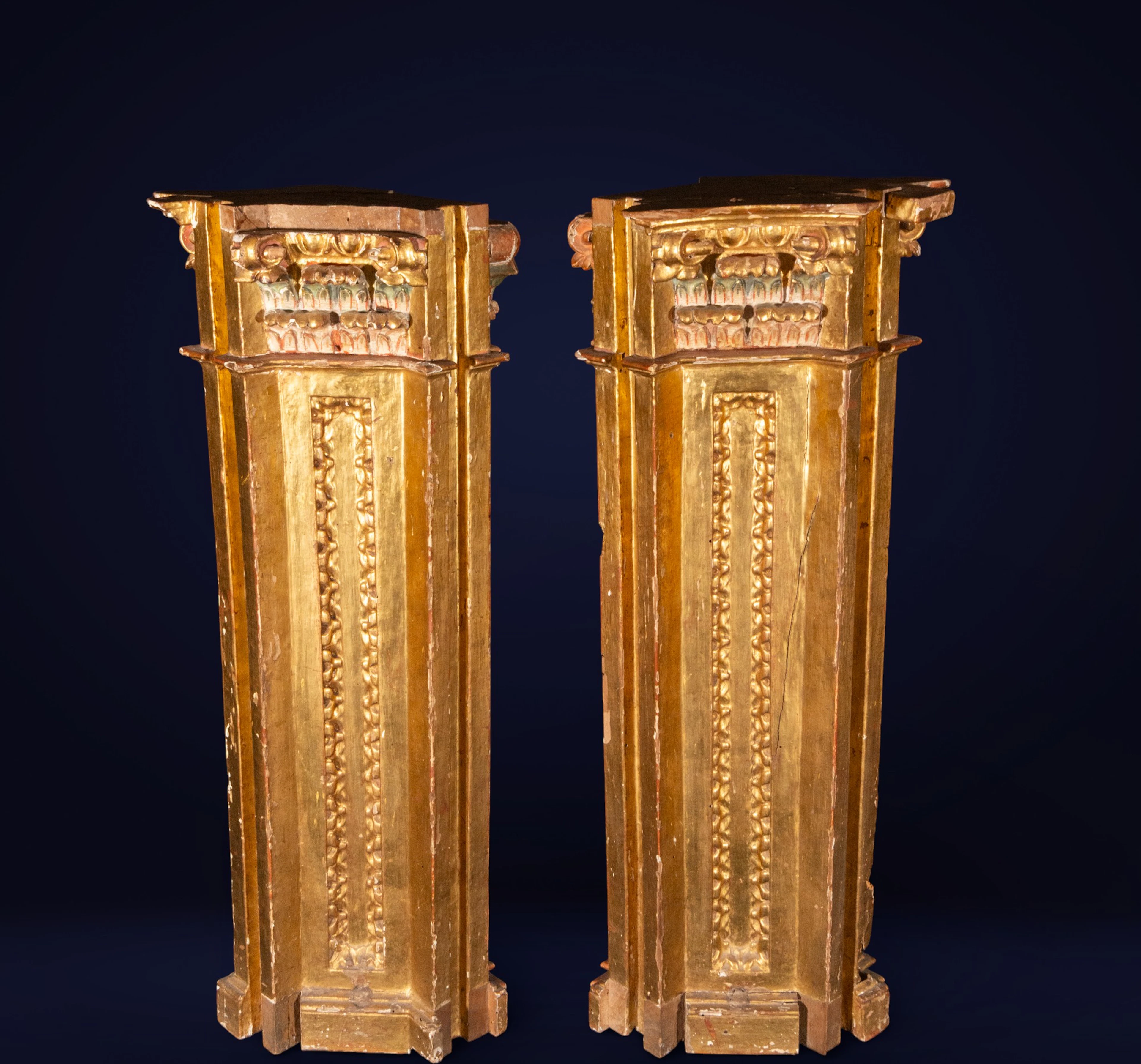 Pair of Baroque columns with pilasters. Spanish school. 18th century.