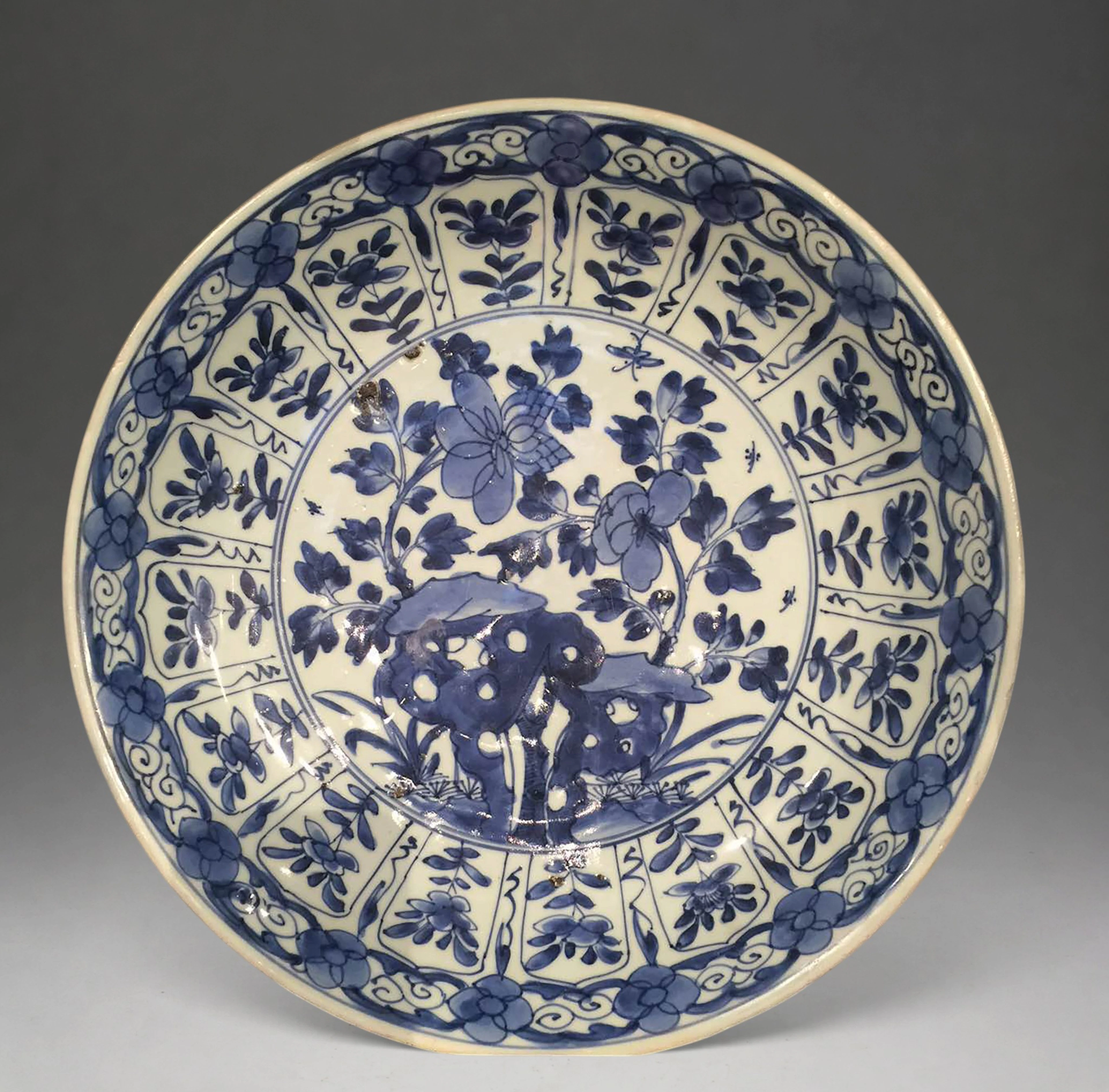 Monumental Chinese Qing cobalt blue porcelain kraak plate, Kangxi