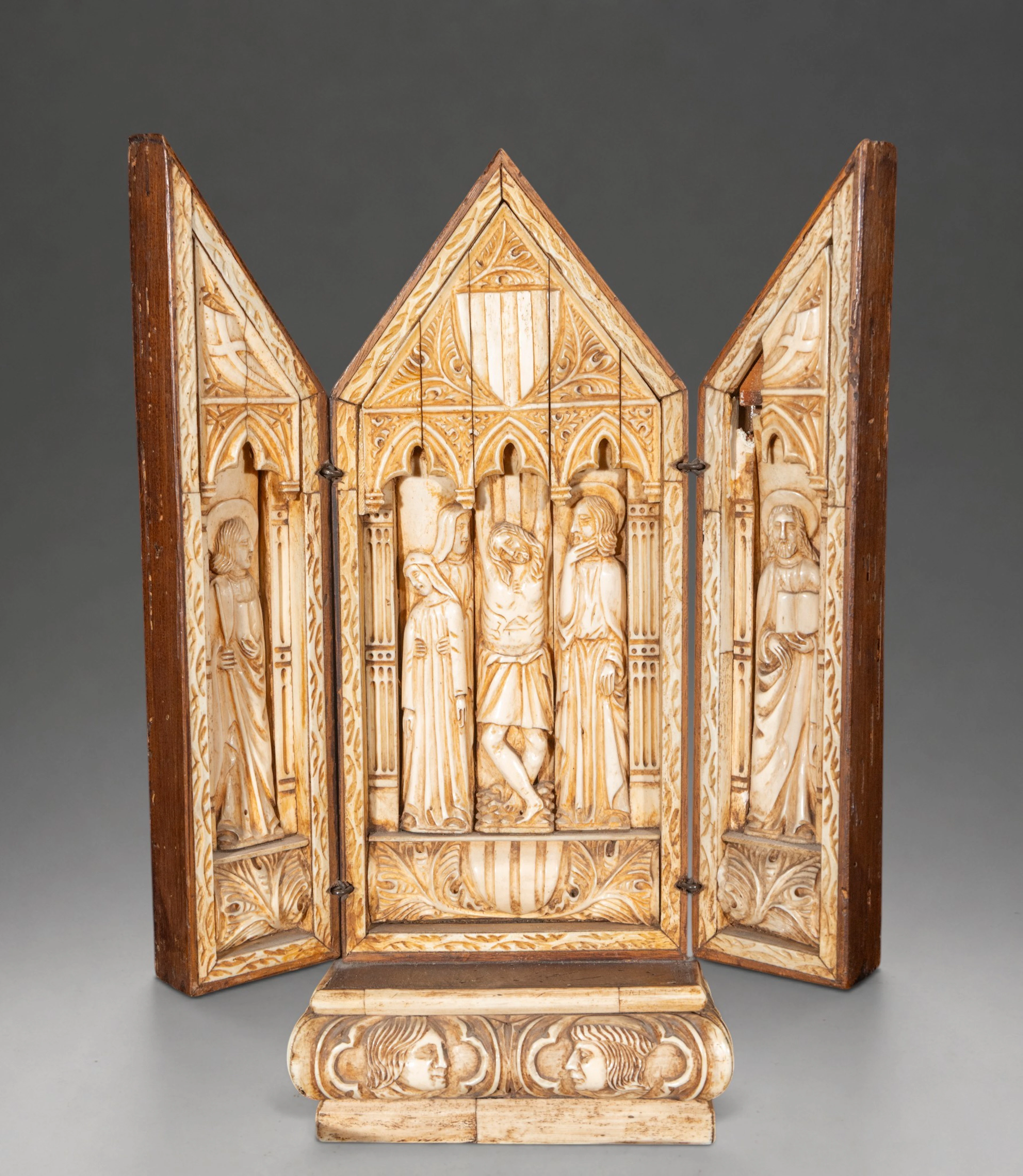 Devotional triptych carved in bone with Christ Man of Sorrows – 19th century
