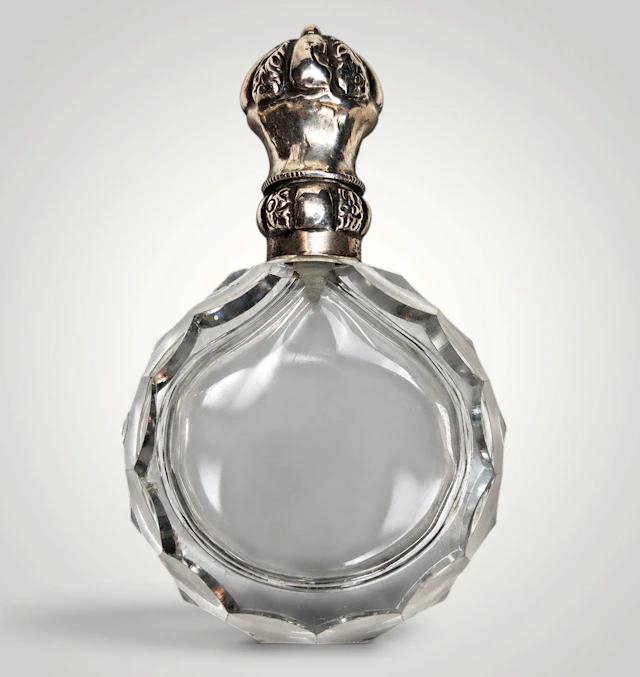 Late 18th-century perfume bottle with silver mount