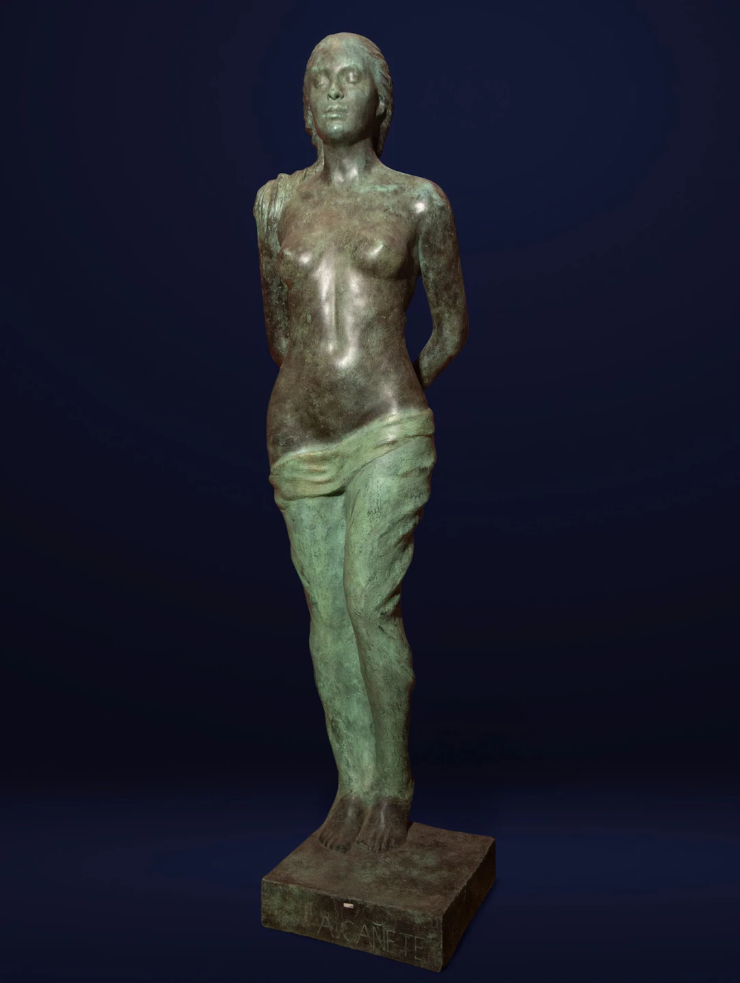 Sculpture of a semi-nude woman. Antonio Canete (Spain, 20th century).