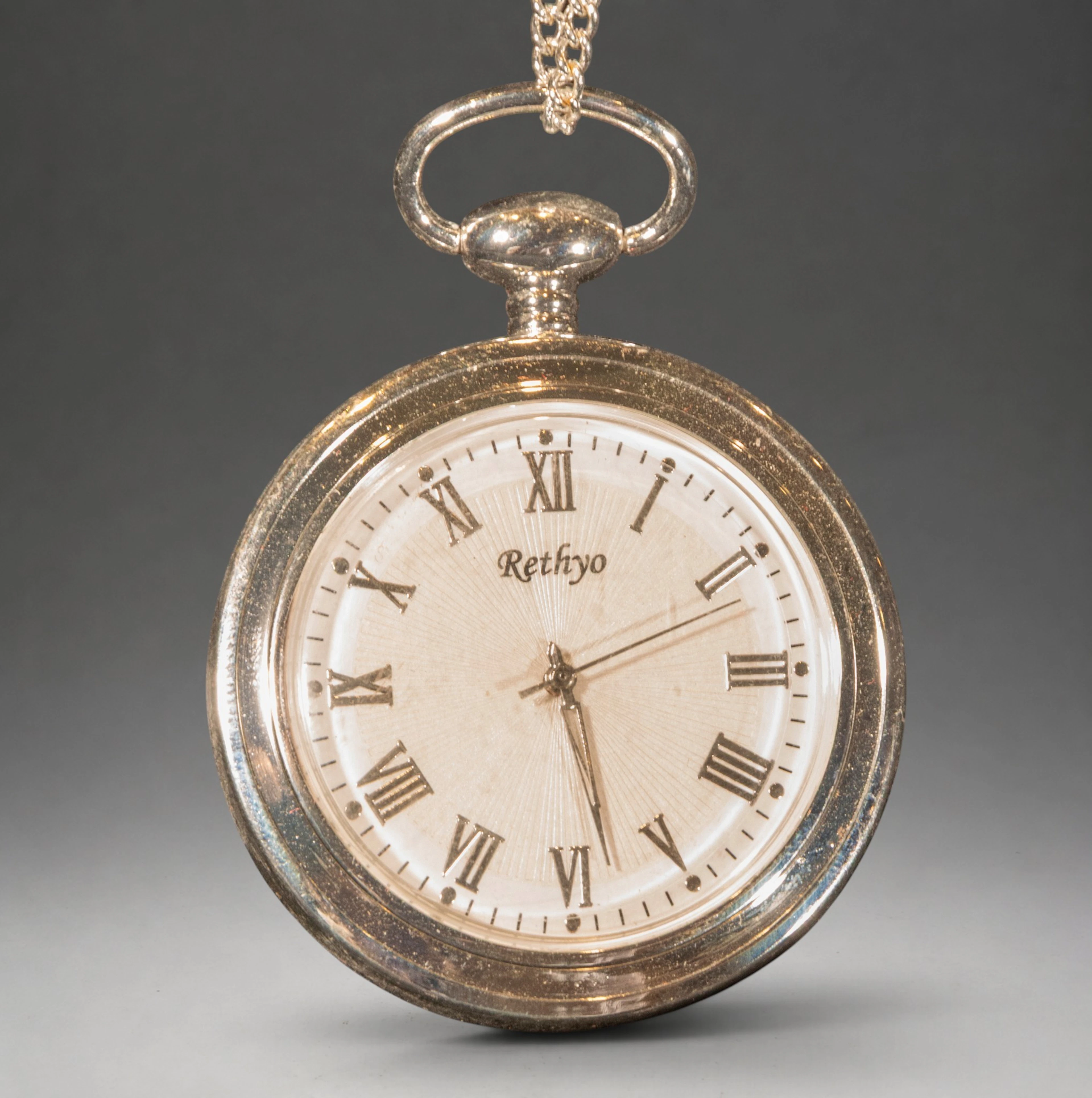Rethyo pocket watch with Roman numerals and chain