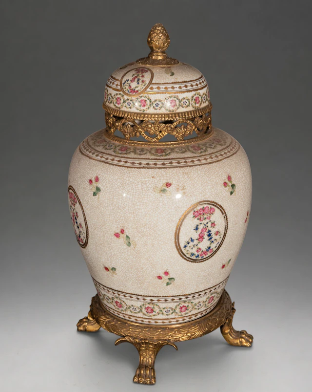 Porcelain vase with bronze mounts – European school – 20th century