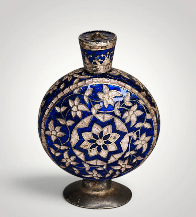 Indian silver and enamel perfume bottle. Height: 9 cm