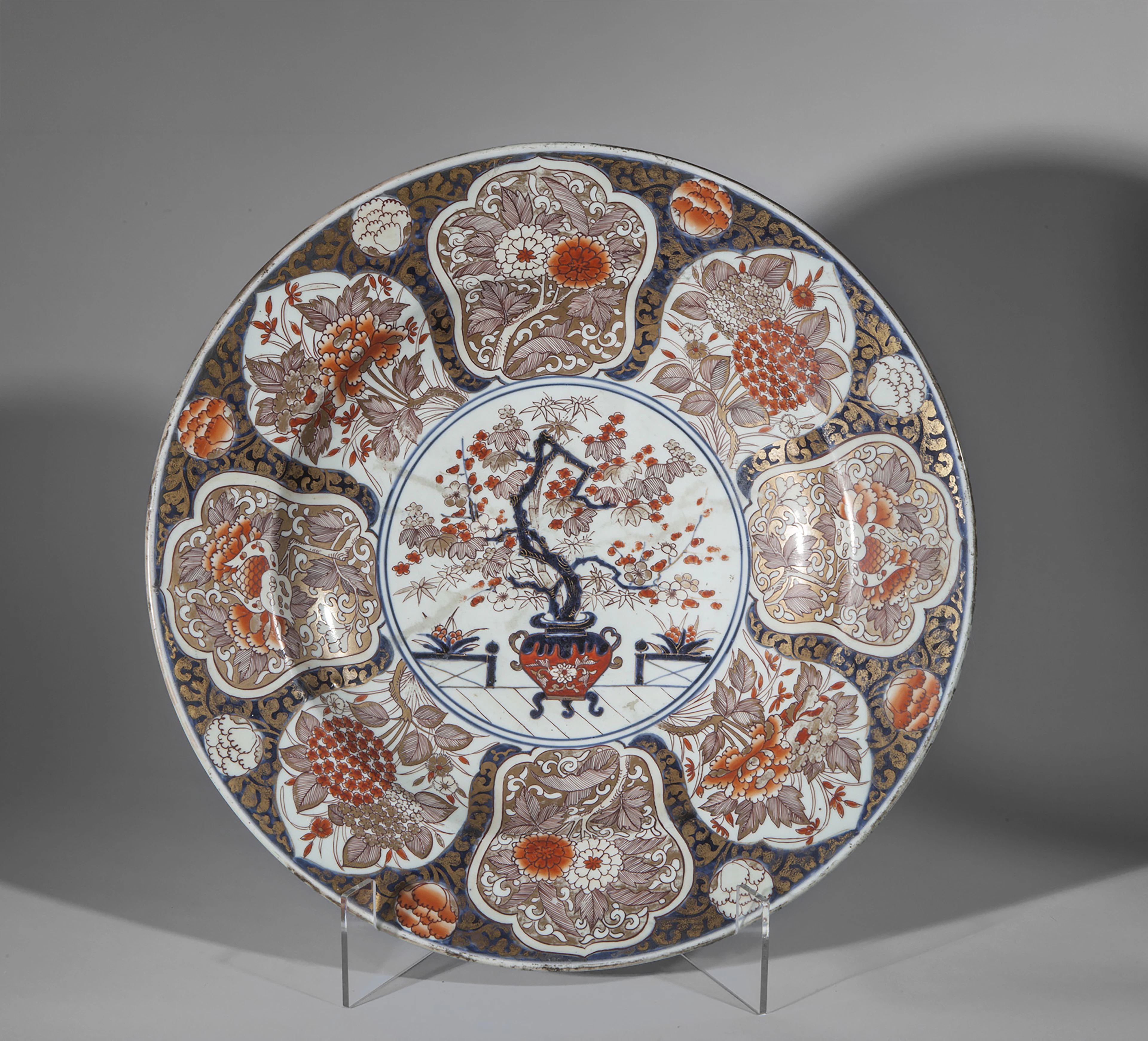Imari porcelain plate, Japan, Meiji period, 19th century