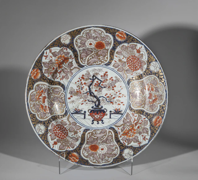 Imari porcelain plate, Japan, Meiji period, 19th century