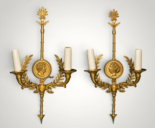 Elegant pair of Empire style Wall Light Appliques in gilt bronze, electrified