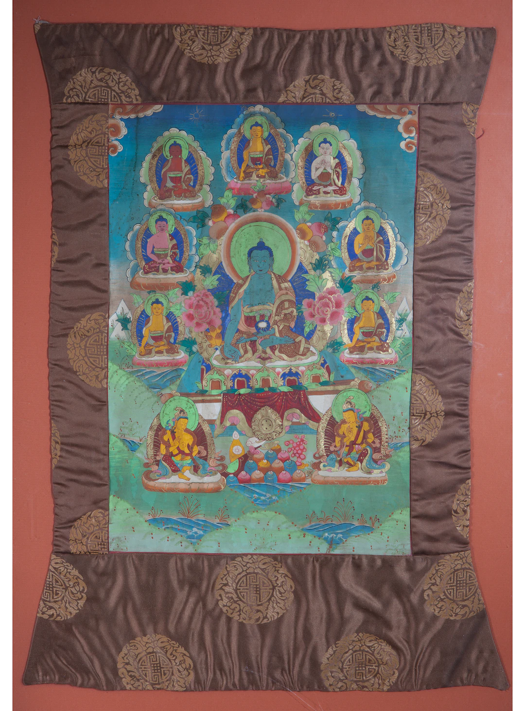 Silk tanka - Tibet, 20th century. 75 x 48 cm. Framed.