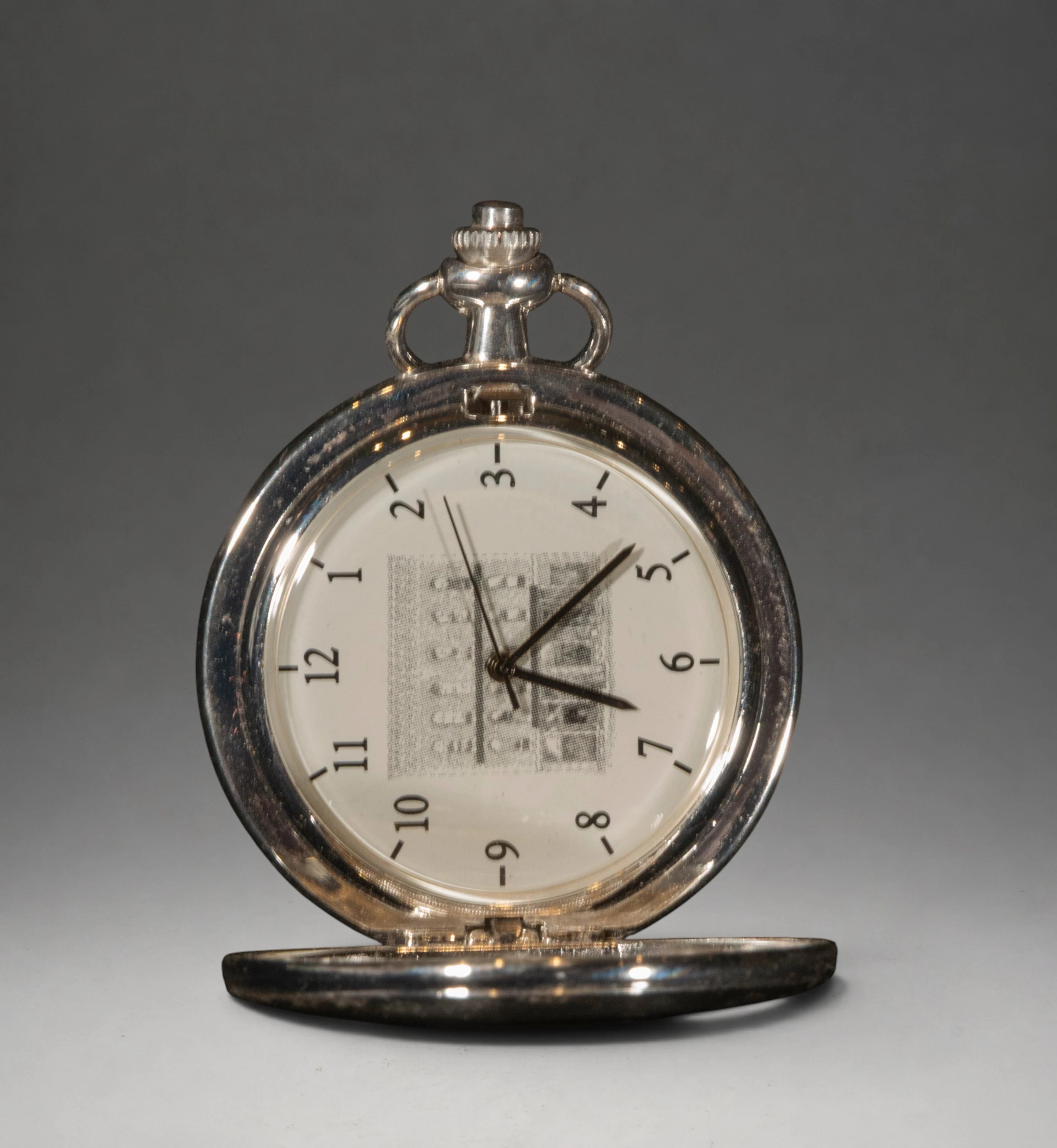 Pocket watch with engraved back cover and central medallion