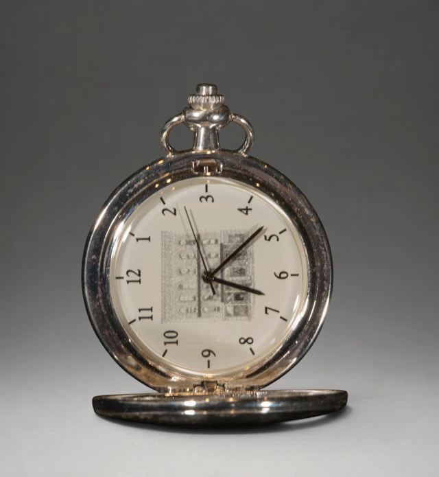 Pocket watch with engraved back cover and central medallion